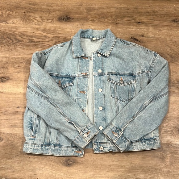 Denim light wash jean jacket - Picture 1 of 4